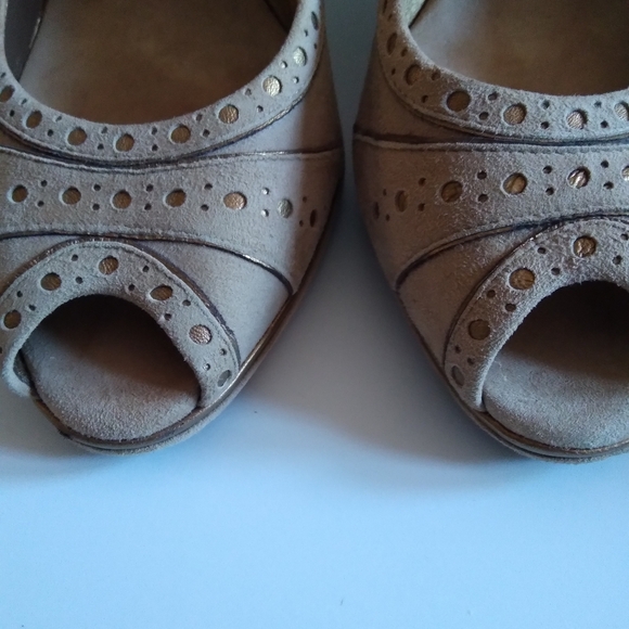 Cole Haan Wedge Slingback Heels. - Picture 4 of 9